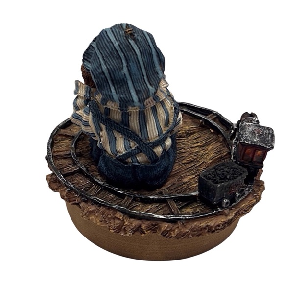 Boyds Bears Casey Next Stop Boydsville Candle Topper - Picture 2 of 3